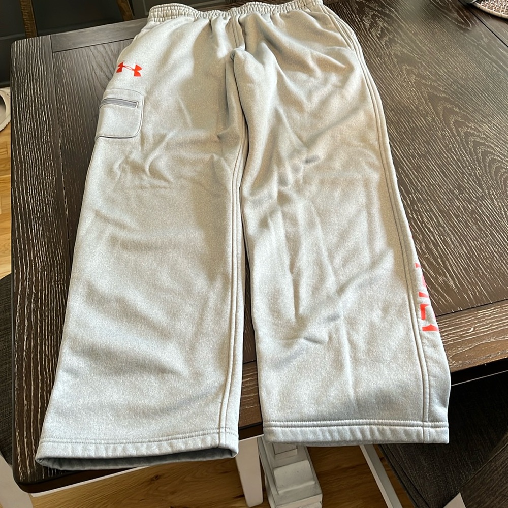 Men’s Under Armour Loose Pants - Size Large